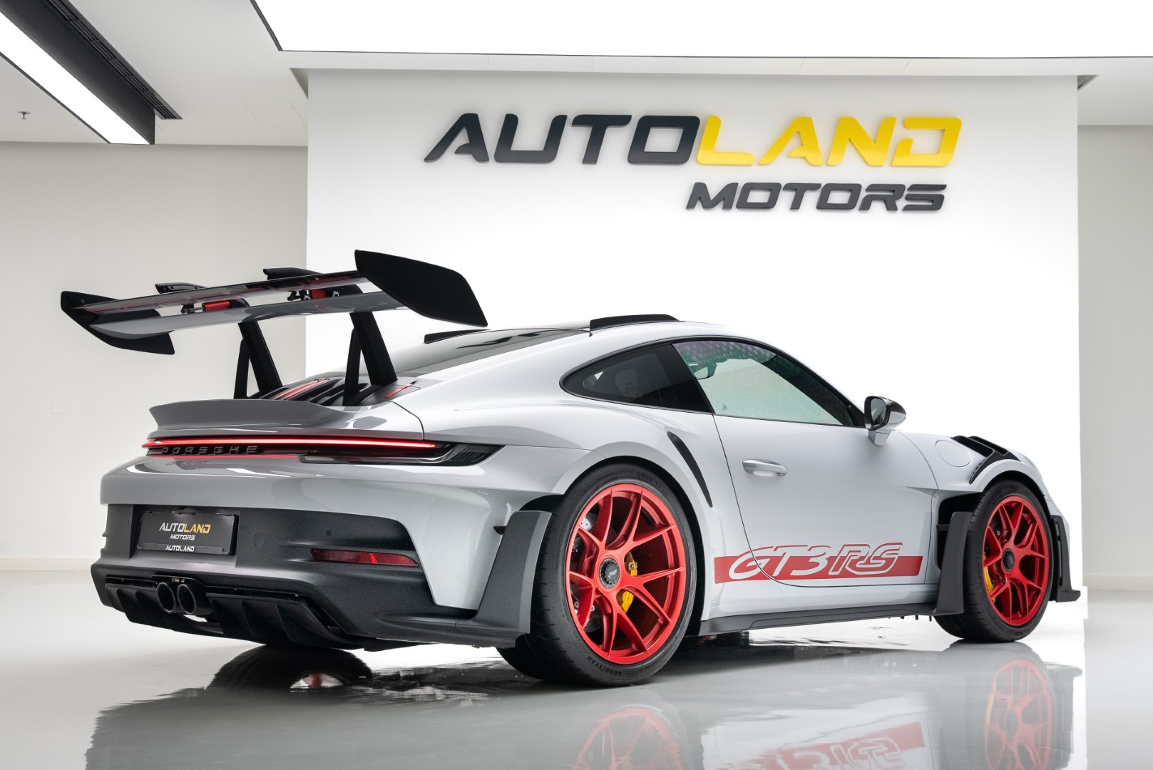 2024 PORSCHE 911 GT3 RS WEISSACH┃GCC┃5 YRS WARRANTY┃CARBON CERAMIC BRAKES┃SUSPENSION LIFTER┃ HIGH SPEC